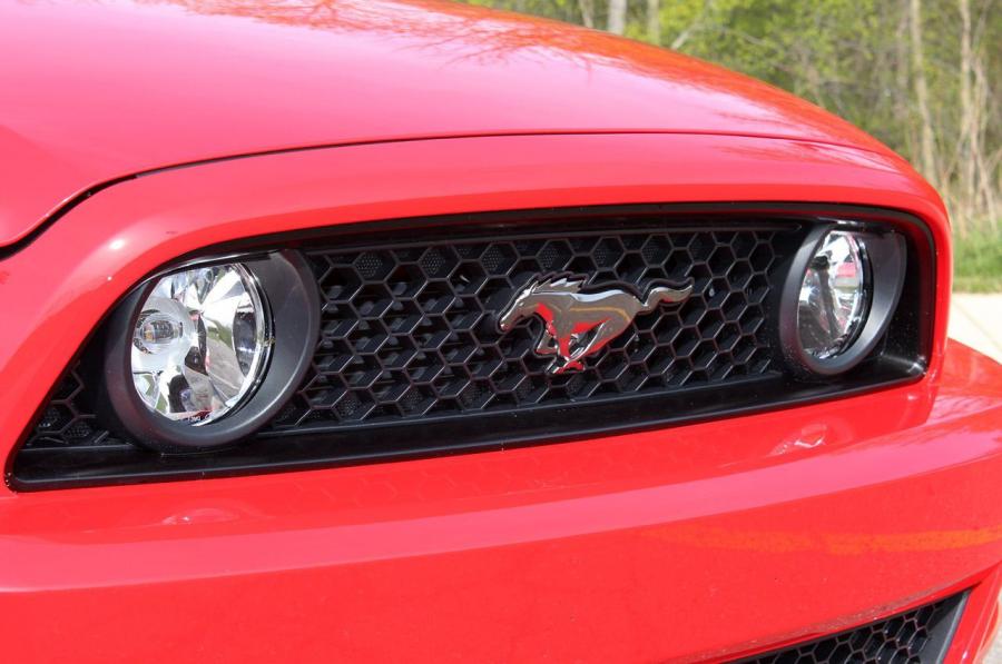  Ford Mustang GT Convertible 2013 года  (фото 3 из 65)
